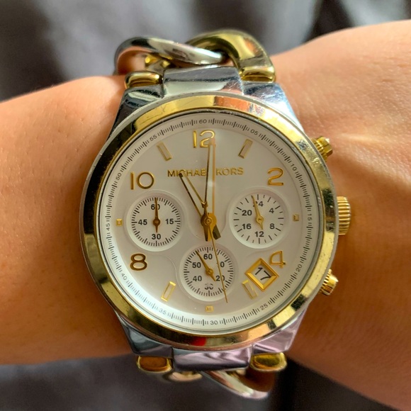 Beautiful Michael Kors Watch Bracelet - Picture 2 of 4